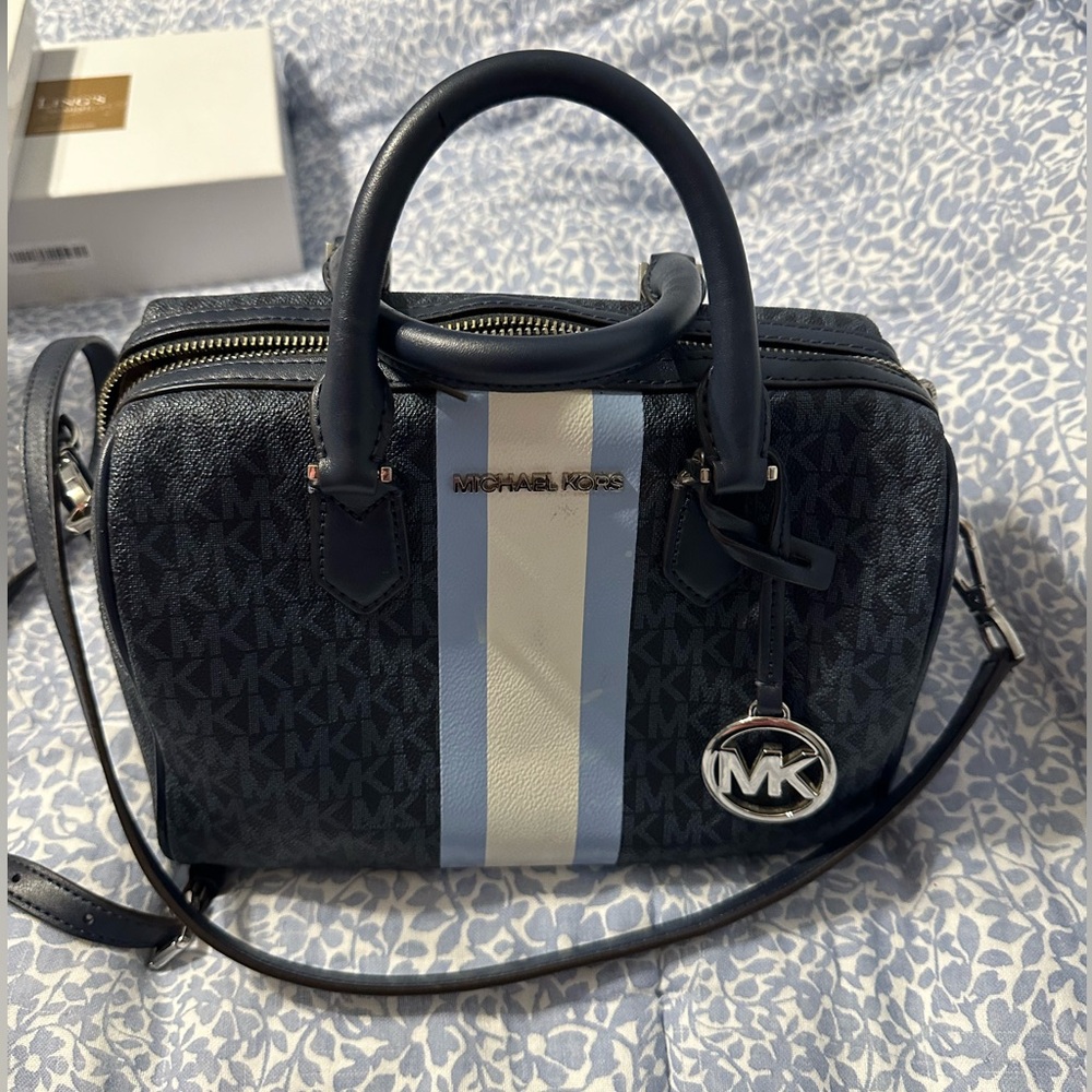 Retired color!! Michael Kors crossbody bag
